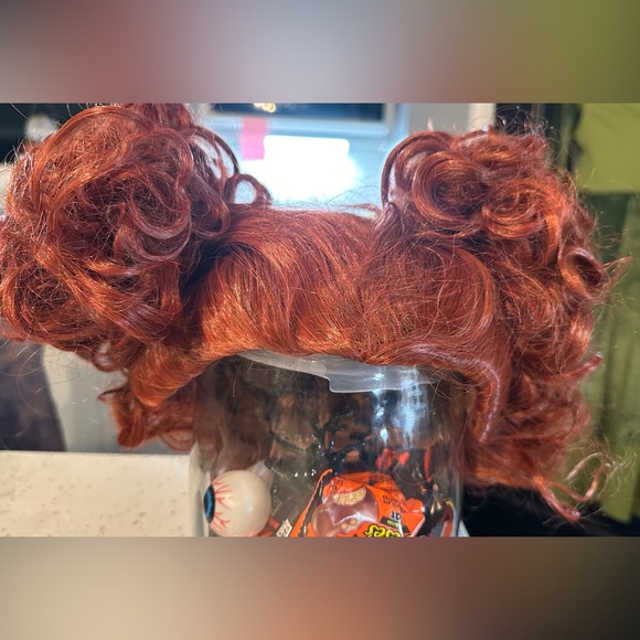 Hocus Pocus, Winifred Costume and Wig. Child size 14-16. - Picture 6 of 7